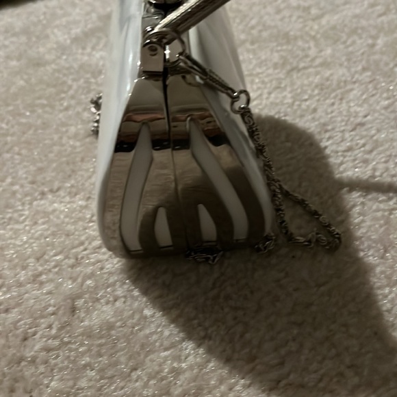 Small white evening bag - Picture 2 of 3